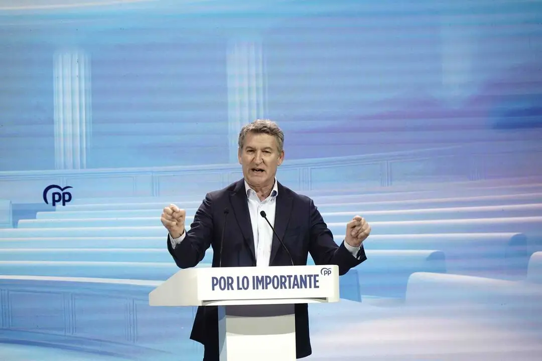 El presidente del Partido Popular, Alberto N&uacute;&ntilde;ez Feij&oacute;o, interviene durante el acto de clausura de la 28 Interparlamentaria del PP, en el Palexco, a 11 de enero de 2026, en A Coru&ntilde;a, Galicia (Espa&ntilde;a). Bajo el lema 'Por lo importante', los populares han di