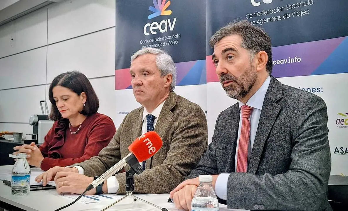 Archivo - Rueda de prensa de la Confederaci&oacute;n Espa&ntilde;ola de Agencias de Viajes (CEAV).