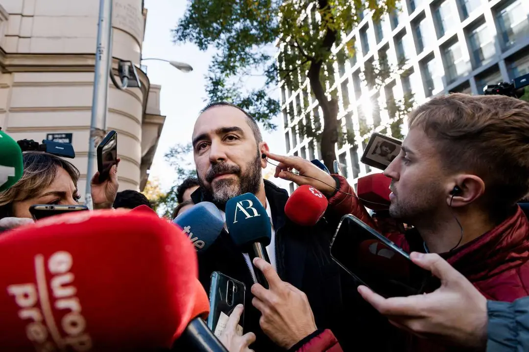 Archivo - El empresario V&iacute;ctor de Aldama a su salida del interrogatorio del juez instructor del 'caso Koldo', en la Audiencia Nacional, a 27 de noviembre de 2025, en Madrid (Espa&ntilde;a). 