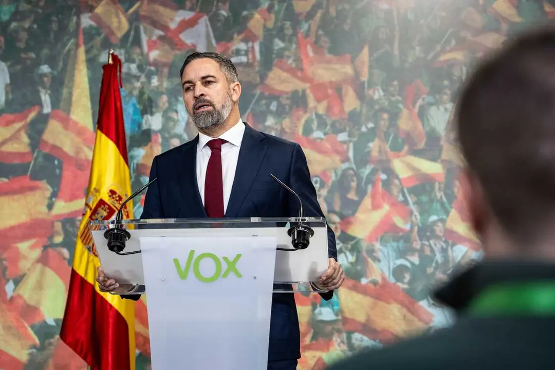 El presidente de VOX, Santiago Abascal, valora los resultados de las elecciones extreme&ntilde;as en una rueda de prensa, en la sede nacional del partido, a 22 de diciembre de 2025, en Madrid (Espa&ntilde;a).