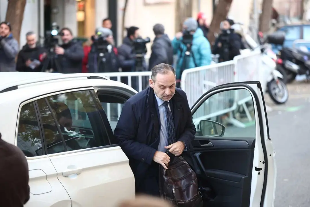 Archivo - El exministro de Transportes Jos&eacute; Luis Abalos a su llegada al Tribunal Supremo, a 27 de noviembre de 2025, en Madrid (Espa&ntilde;a).