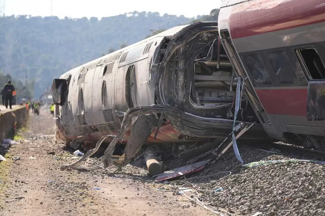   Uno de los vagones del tren de Iryo que descarril&oacute;, a 20 de enero de 2026, en Adamuz, C&oacute;rdoba, Andaluc&iacute;a (Espa&ntilde;a). El descarrilamiento de un tren de alta velocidad y la posterior colisi&oacute;n con otro convoy, ocurrido en la tarde de este domingo en Adamuz (C&oacute;  