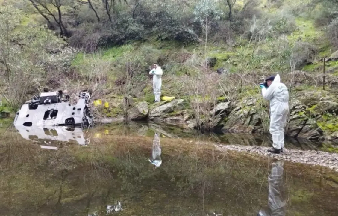 Guardia Civil recoge muestras.
