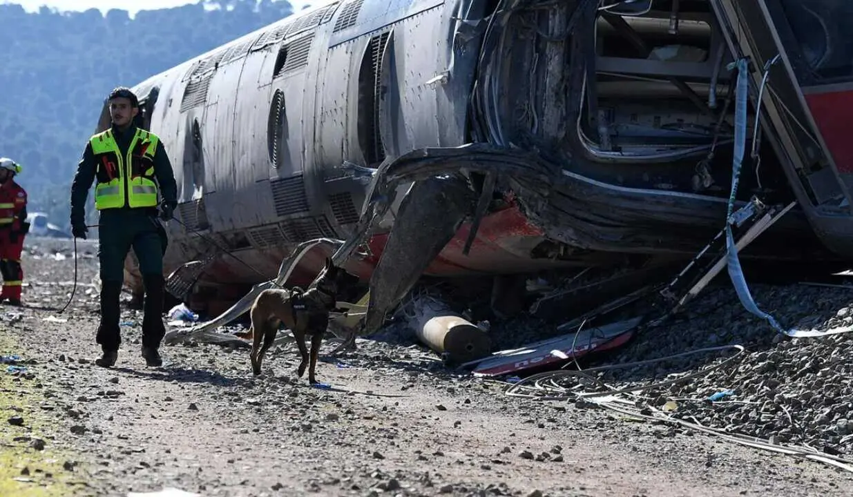  Equipos de rescate en el lugar del siniestro. 