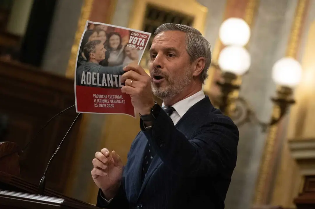 Archivo - El vicesecretario de Hacienda, Vivienda e Infraestructuras del PP y diputado del PP, Juan Bravo, interviene durante una sesi&oacute;n plenaria en el Congreso