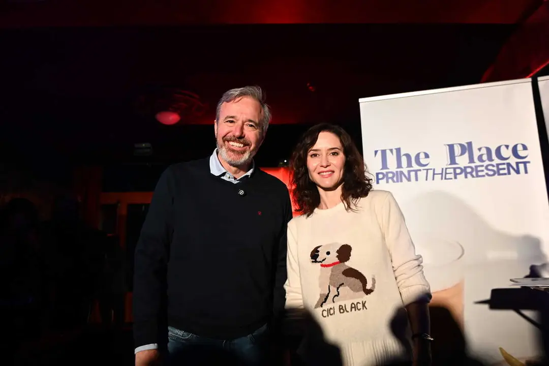 La presidenta de la Comunidad de Madrid y del Partido Popular de Madrid, Isabel D&iacute;az Ayuso (d), y el presidente de Arag&oacute;n y candidato a la reelecci&oacute;n en las elecciones auton&oacute;micas de Arag&oacute;n, Jorge Azc&oacute;n (i), participan en un encuentro con j&oacute;venes universi