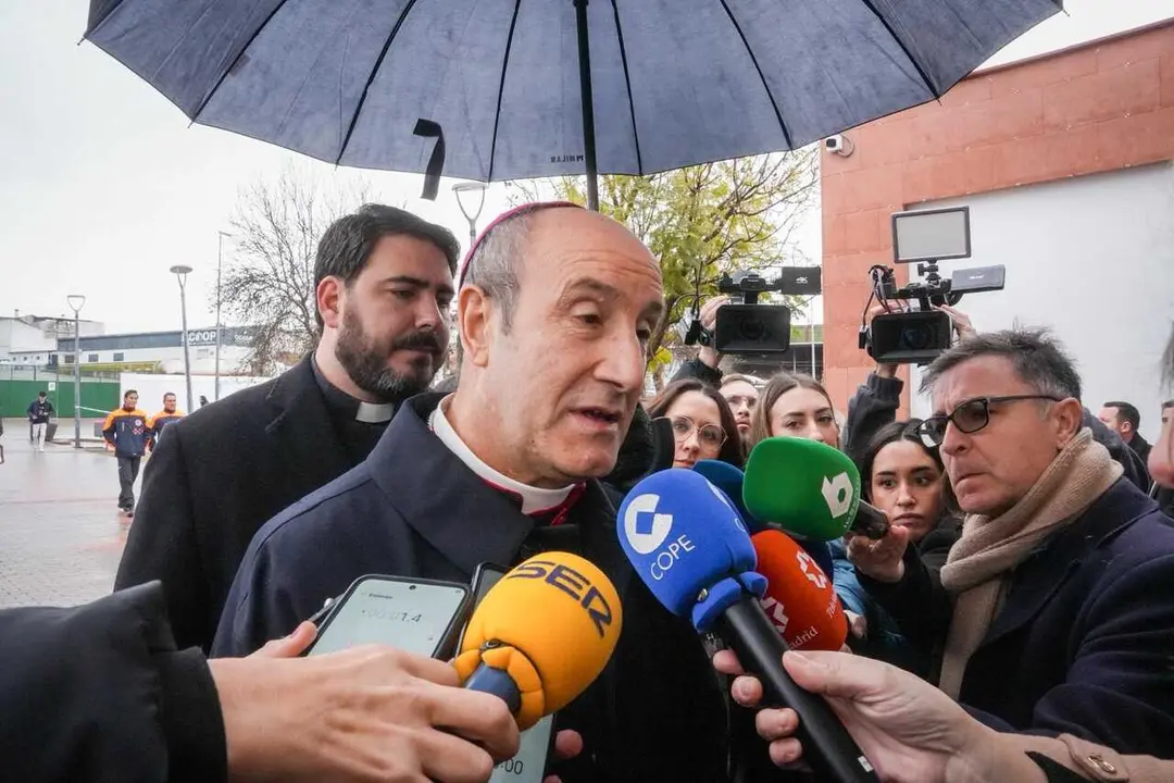 El obispo de C&oacute;rdoba, Jes&uacute;s Fern&aacute;ndez, en declaraciones a los medios antes de presidir la misa funeral en memoria de las v&iacute;ctimas del accidente ferroviario de Adamuz (C&oacute;rdoba).