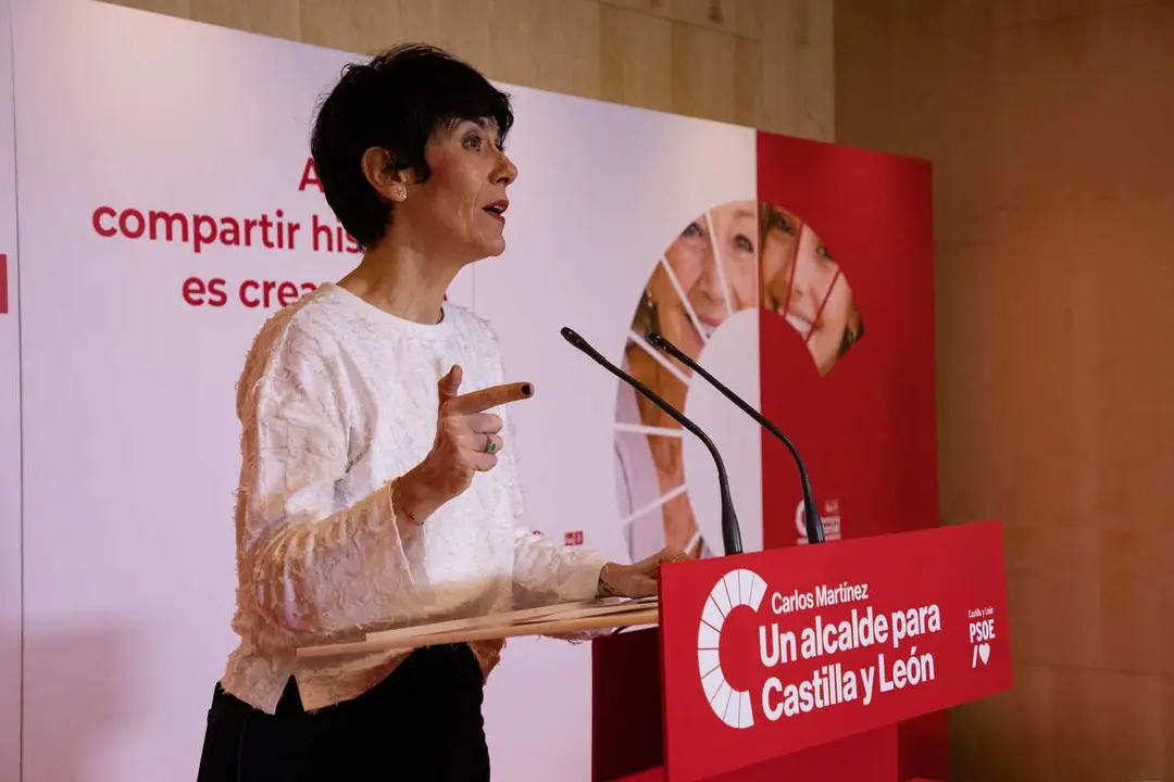 La ministra de Inclusi&oacute;n, Seguridad Social y Migraciones, Elma Saiz (d), inaugura la Conferencia Sectorial Intergeneracional, a 23 de enero de 2026, en &Aacute;vila, Castilla y Le&oacute;n (Espa&ntilde;a). Se han programado dos mesas de trabajo tituladas 'Soledades conectadas