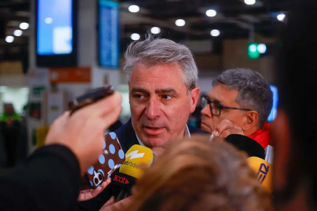 El portavoz de Renfe en Catalunya, Antonio Carmona, atiende a los medios en la Estaci&oacute;n de Sants, a 26 de enero de 2026, en Barcelona, Catalunya (Espa&ntilde;a). 