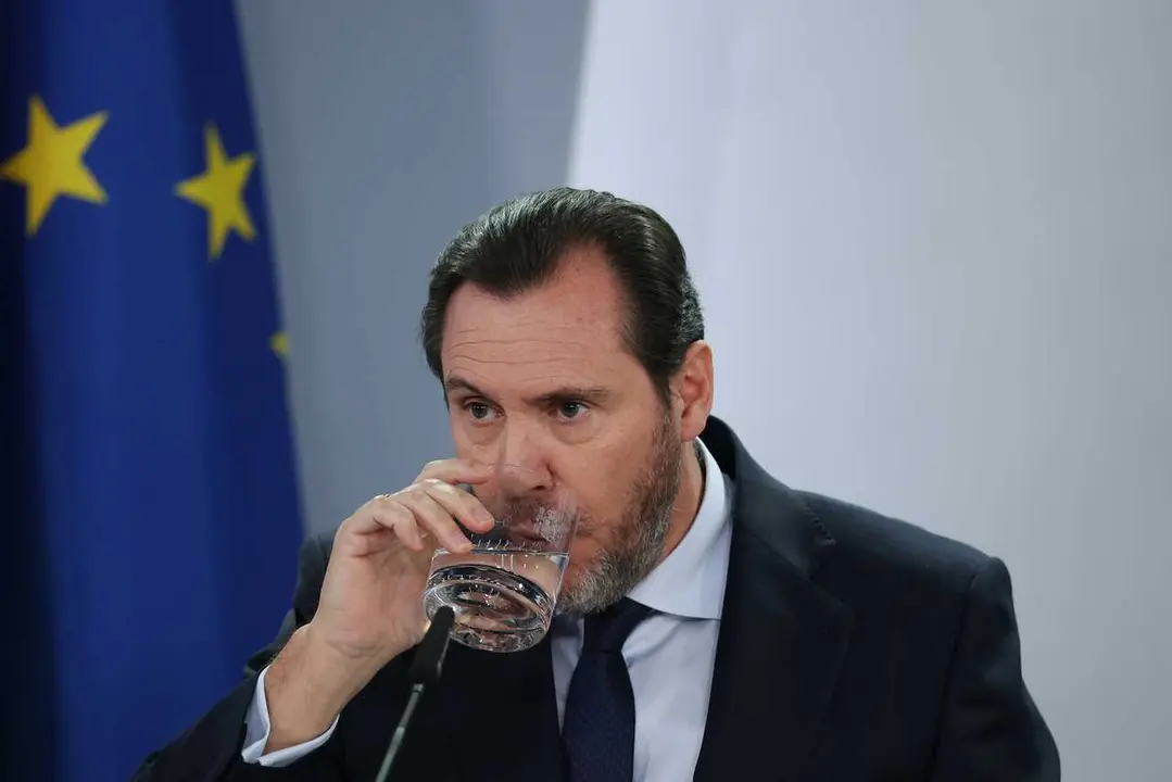 El ministro de Transportes y Movilidad Sostenible, &Oacute;scar Puente, durante la rueda posterior al Consejo de Ministros en el Palacio de la Moncloa, a 27 de enero de 2026