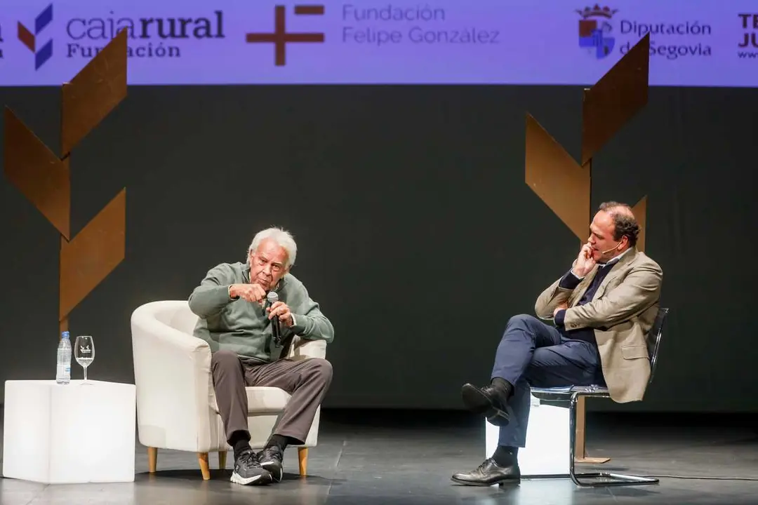 El expresidente del Gobierno Felipe Gonz&aacute;lez protagoniza el XVI Congreso EM+FI de la Fundaci&oacute;n Caja Rural de Segovia, en el Teatro Juan Bravo.
