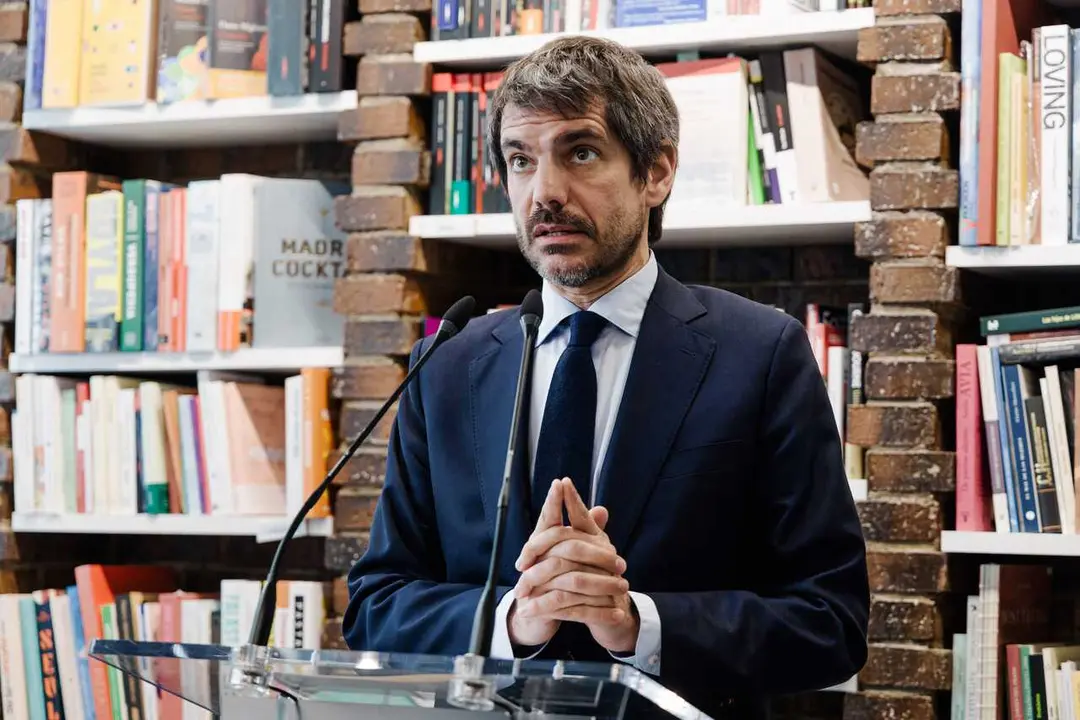 El ministro de cultura, Ernest Urtasun, durante la presentaci&oacute;n del Bar&oacute;metro de H&aacute;bitos de Lectura y Compra de Libros en Espa&ntilde;a 2025, en la librer&iacute;a Rafael Alberti, a 22 de enero de 2026, en Madrid (Espa&ntilde;a). El ministro de Cultura participa en la present