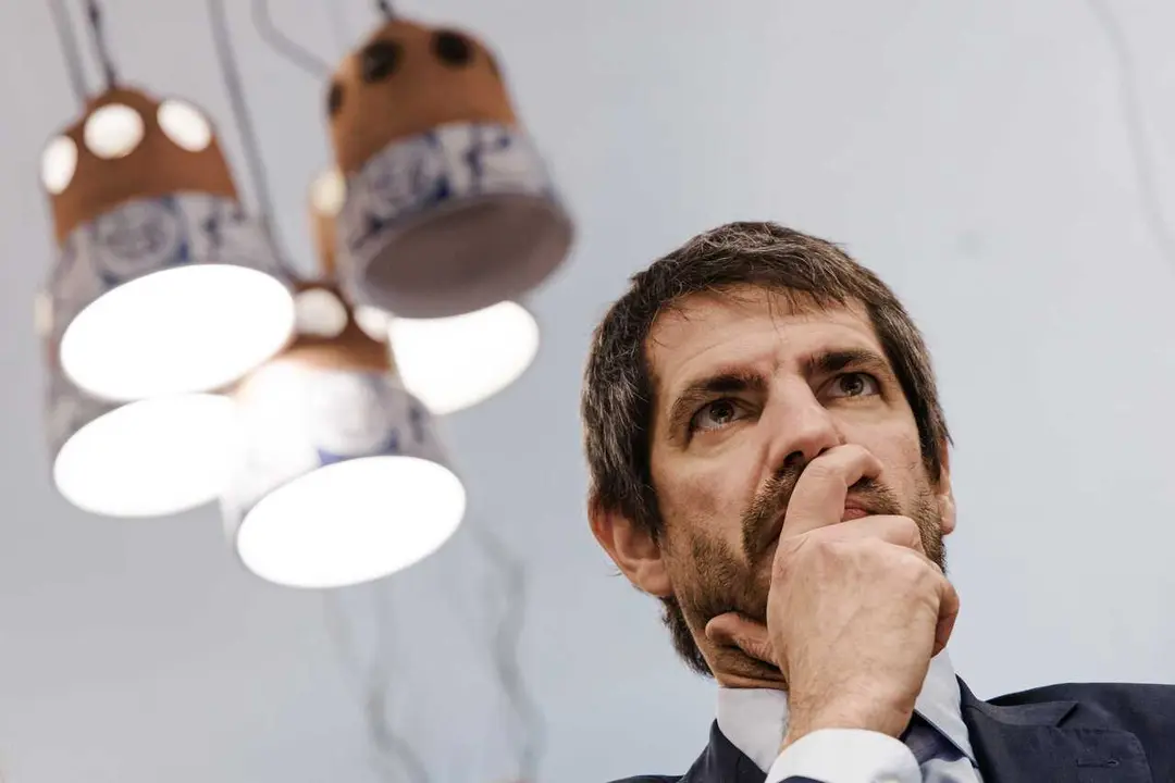 El ministro de cultura, Ernest Urtasun, durante la presentaci&oacute;n del Bar&oacute;metro de H&aacute;bitos de Lectura y Compra de Libros en Espa&ntilde;a 2025, en la librer&iacute;a Rafael Alberti, a 22 de enero de 2026, en Madrid (Espa&ntilde;a). El ministro de Cultura participa en la present