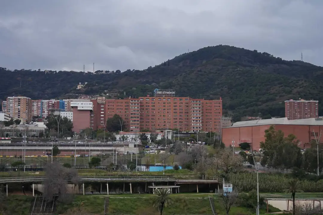 Fachada del Hospital Vall d&rsquo;Hebron, a 19 de enero de 2026, en Barcelona, Catalu&ntilde;a (Espa&ntilde;a).