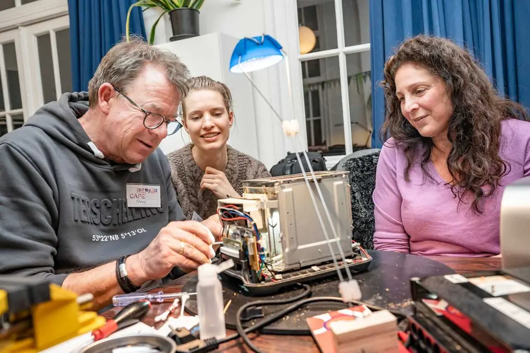 Repair Caf&eacute; | Meta