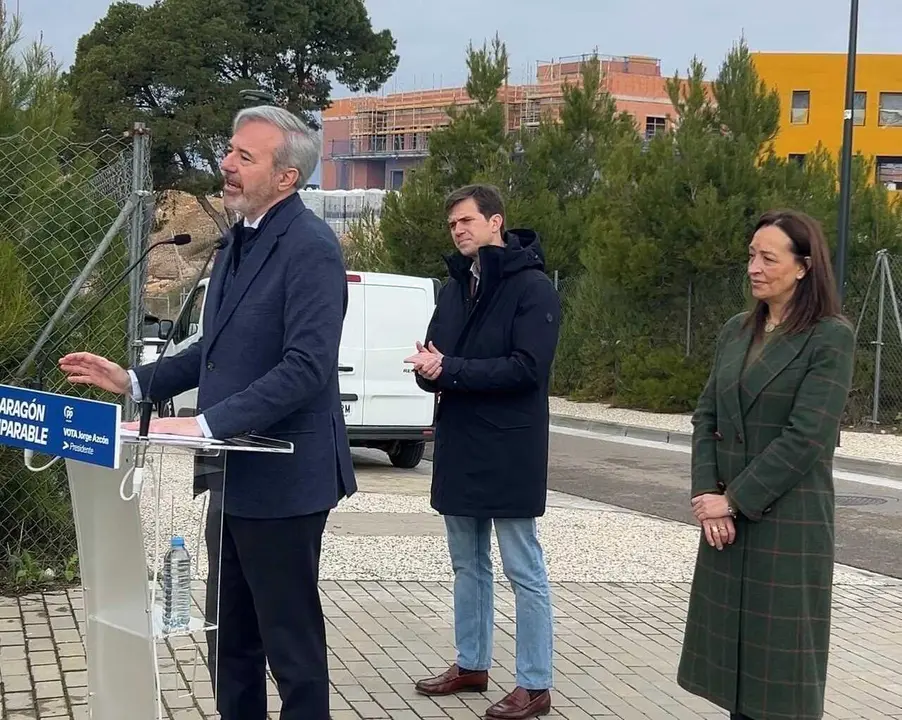 Jorge Azc&oacute;n ha trasladado la importancia de que los aragoneses depositen sus votos el 8 de febrero.