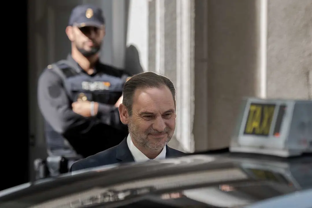 Archivo - El exministro de Transportes Jos&eacute; Luis &Aacute;balos a su salida del Tribunal Supremo, a 15 de octubre de 2025, en Madrid (Espa&ntilde;a).