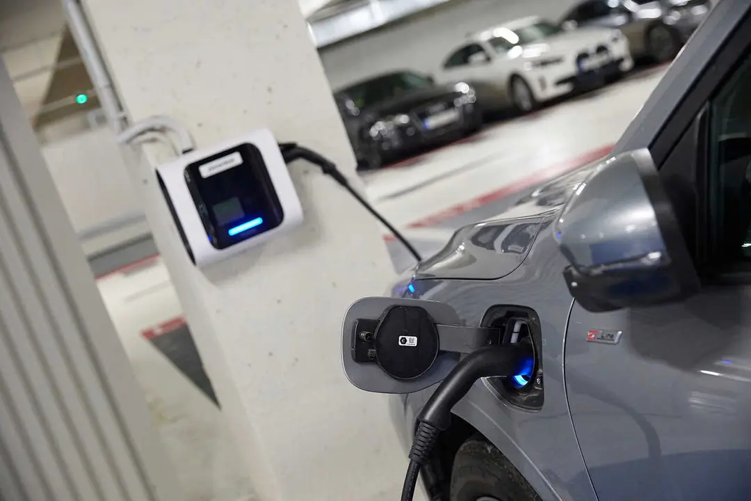 El Gobierno aprueba las ayudas y la deducci&oacute;n al IRPF para la compra de veh&iacute;culos el&eacute;ctricos.