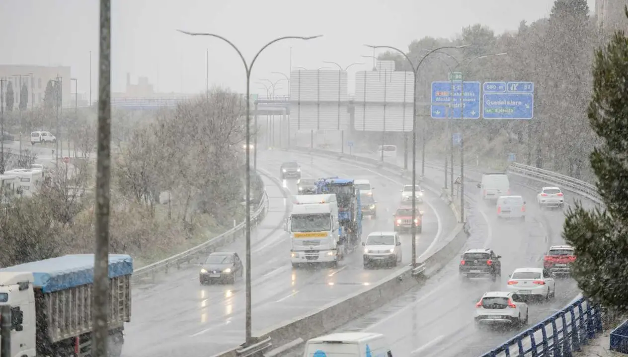 Carreteras afectadas por nieve en Guadalajara.