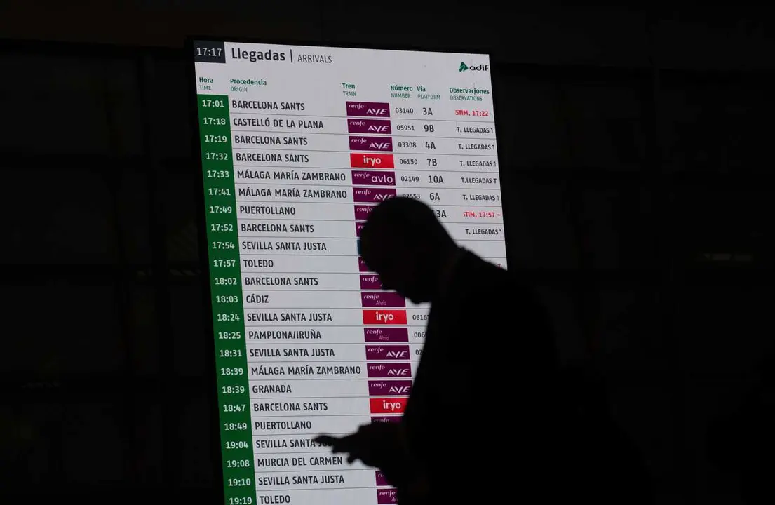 Pantalla en la estaci&oacute;n Madrid-Puerta de Atocha-Almudena Grandes
