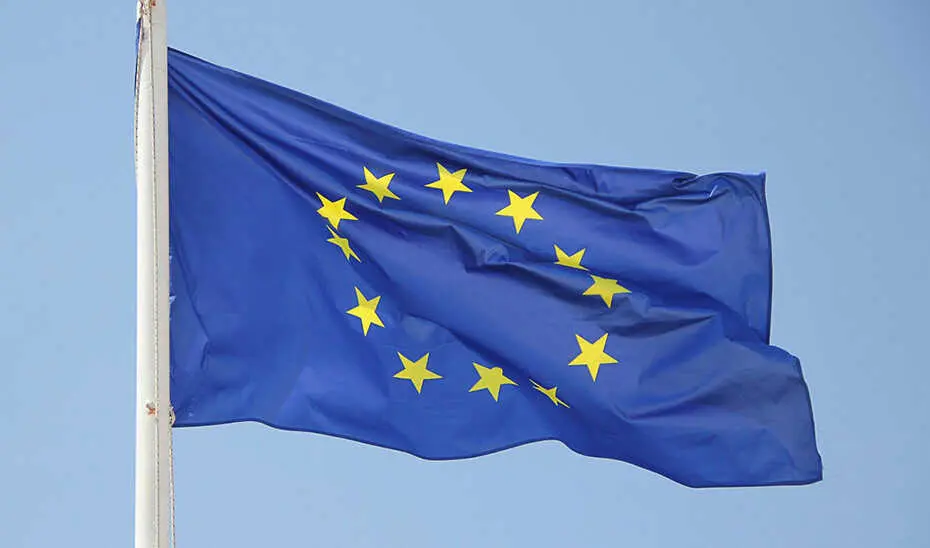 Archivo - Bandera de la Uni&oacute;n Europea (UE).