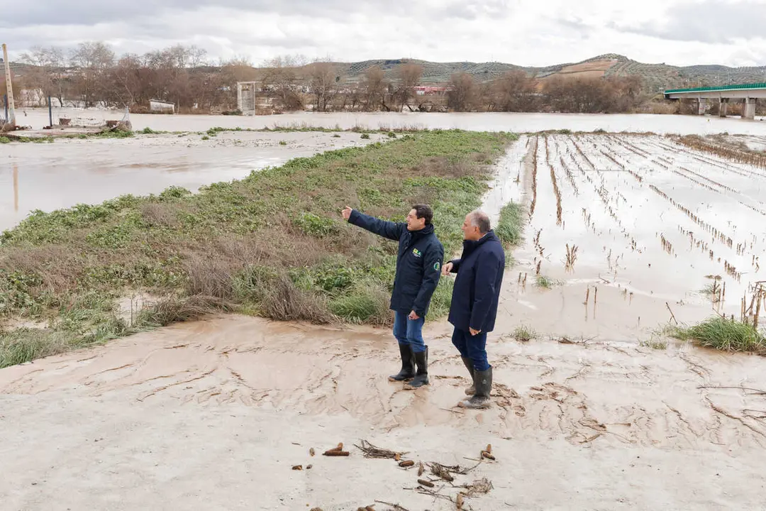 El presidente de la Junta de Andaluc&iacute;a, Juanma Moreno, visita Hu&eacute;tor T&aacute;jar (Granada) tras las inundaciones sufridas por el desbordamiento del R&iacute;o Genil a 6 de febrero de 2026