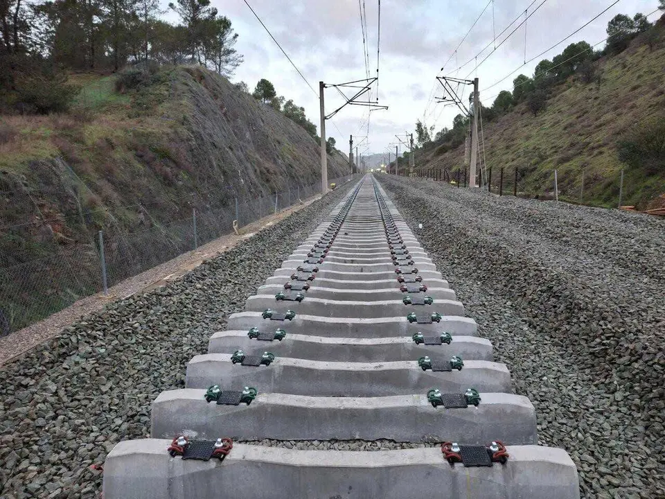 Varias traviesas de hormig&oacute;n durante la reconstrucci&oacute;n del tramo ferroviario, a 31 de enero de 2026, en Adamuz, C&oacute;rdoba, Andaluc&iacute;a (Espa&ntilde;a).