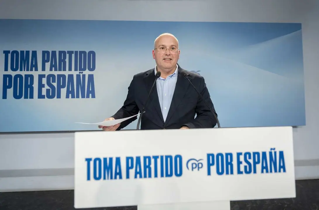 Archivo - El secretario general del PP, Miguel Tellado, ofrece declaraciones a la prensa durante el seguimiento de la noche electoral con motivo de las elecciones auton&oacute;micas en Extremadura, en la sede nacional del Partido Popular, a 21 de diciembre de 20