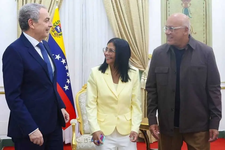 Jos&eacute; Luis Rodr&iacute;guez Zapatero, Delcy Rodr&iacute;guez y Jorge Rodr&iacute;guez en el Palacio de Miraflores de Caracas
