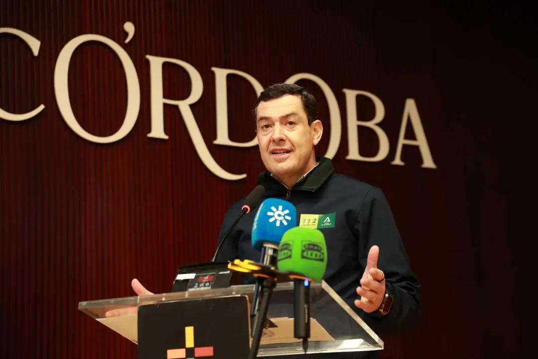 El presidente de la Junta de Andaluc&iacute;a, Juanma Moreno, comparece ante los medios en C&oacute;rdoba.