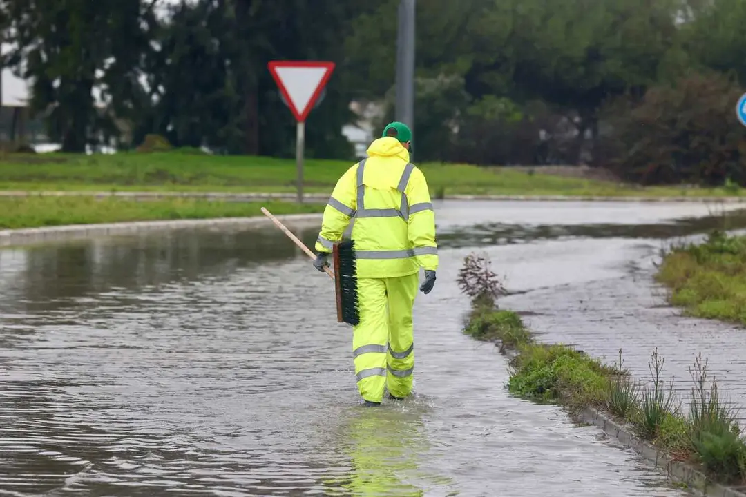En alerta el n&uacute;cleo urbano de Jerez por la llegada de la borrasca 'Marta'. A 7 de febrero de 2026. Im&aacute;genes del operativo de alerta activado en Jerez de la Frontera (C&aacute;diz).