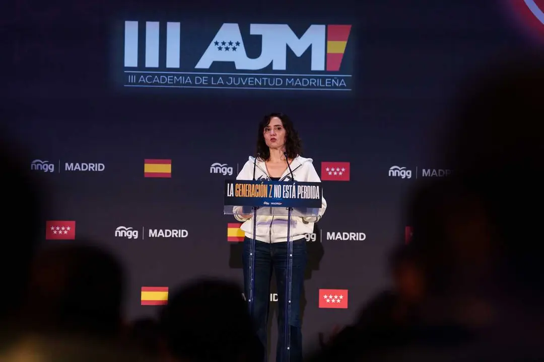 La presidenta de la Comunidad de Madrid y del PP madrile&ntilde;o, Isabel D&iacute;az Ayuso, clausura la III Academia de la Juventud Madrile&ntilde;a, en el Real Centro Universitario Mar&iacute;a Cristina, a 8 de febrero de 2026, en San Lorenzo de El Escorial, Madrid (Espa&ntilde;a). Este 