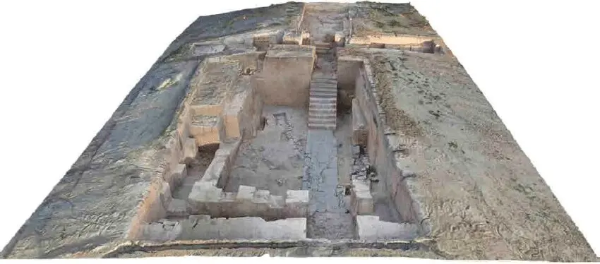 Vista fotogram&eacute;trica del patio del edificio de Casas del Turu&ntilde;uelo (Guare&ntilde;a, Badajoz) desde el este. (&copy;Construyendo Tarteso).