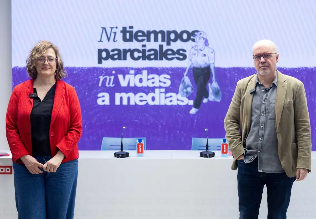 El secretario general de CCOO, Unai Sordo y la secretaria confederal de Mujeres e Igualdad, Carolina Vidal, durante la presentaci&oacute;n del informe 'La brecha salarial de g&eacute;nero, s&iacute;ntoma de la desigualdad estructural'