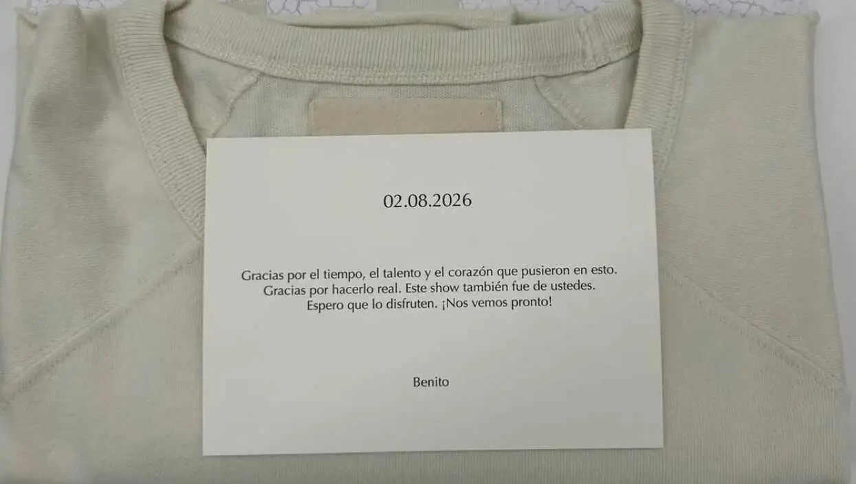 Camiseta regalo de Bad Bunny a los trabajadores de Inditex, id&eacute;ntica a la prenda que luci&oacute; en su actuaci&oacute;n durante la final de la Superbowl
