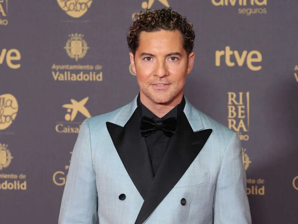 El cantante David Bisbal posa en la alfombra rosa previa a la gala de la 38 edici&oacute;n de los Premios Goya, en el Auditorio Feria de Valladolid, a 10 de febrero de 2024, en Valladolid, Castilla y Le&oacute;n (Espa&ntilde;a). La Academia celebra la calidad del cine espa&ntilde;ol con la entrega de los Premios Goya, los m&aacute;s importantes del cine espa&ntilde;ol, a los mejores profesionales de cada una de las especialidades t&eacute;cnicas y creativas. A lo largo de su historia, la Academia ha reconocido con el Goya, o con su nominaci&oacute;n, el trabajo tanto de t&eacute;cnicos, profesionales an&oacute;nimos para el gran p&uacute;blico, como de grandes estrellas espa&ntilde;olas e internacionales.
10 FEBRERO 2024;ALFOMBRA ROSA;ROJA;GOYA;GOYAS;PREMIOS;PHOTOCALL;VESTIDOS;POSADO;
Ra&uacute;l Terrel / Europa Press
10/2/2024