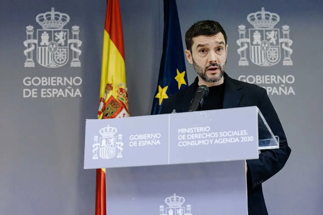 El ministro de Derechos Sociales, Consumo y Agenda 2030, Pablo Bustinduy, ofrece una rueda de prensa, en el Ministerio de Derechos Sociales, Consumo y Agenda 2030, a 16 de enero de 2026, en Madrid (Espa&ntilde;a). En plena tensi&oacute;n entre los socios del Gobierno p