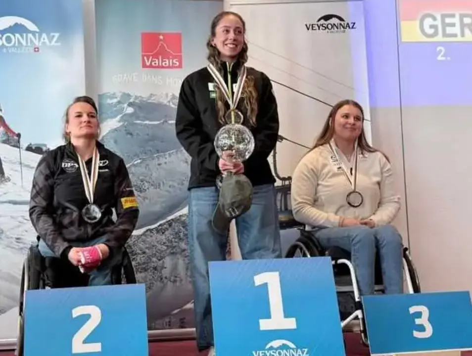 Audrey Pascual con su Globo de Cristal en la Copa de Esqu&iacute; Paral&iacute;mpico