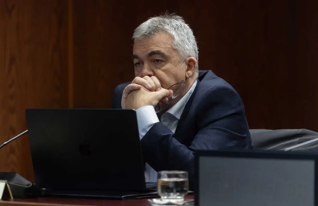 Archivo - El ex secretario de Organizaci&oacute;n del PSOE Santos Cerd&aacute;n durante la Comisi&oacute;n de Investigaci&oacute;n del &lsquo;caso Koldo&rsquo;, en el Senado, a 17 de diciembre de 2025, en Madrid (Espa&ntilde;a). Cerd&aacute;n comparece ante la comisi&oacute;n casi un mes despu&eacute;s de salir de prisi&oacute;n