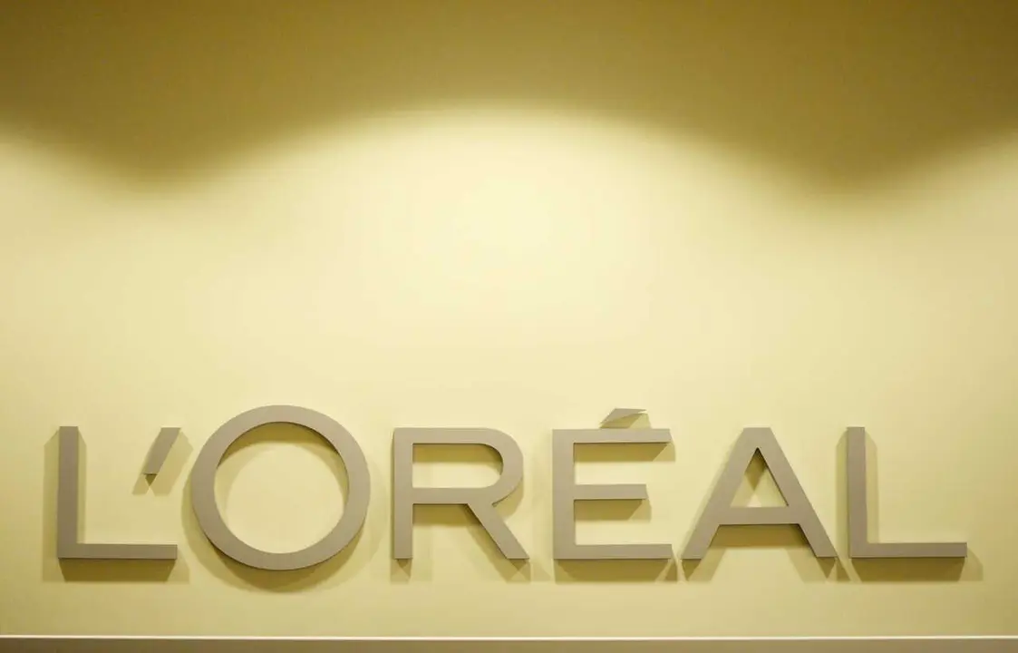 Archivo - Logo de L'Or&eacute;al en una de sus oficinas en Alemania.