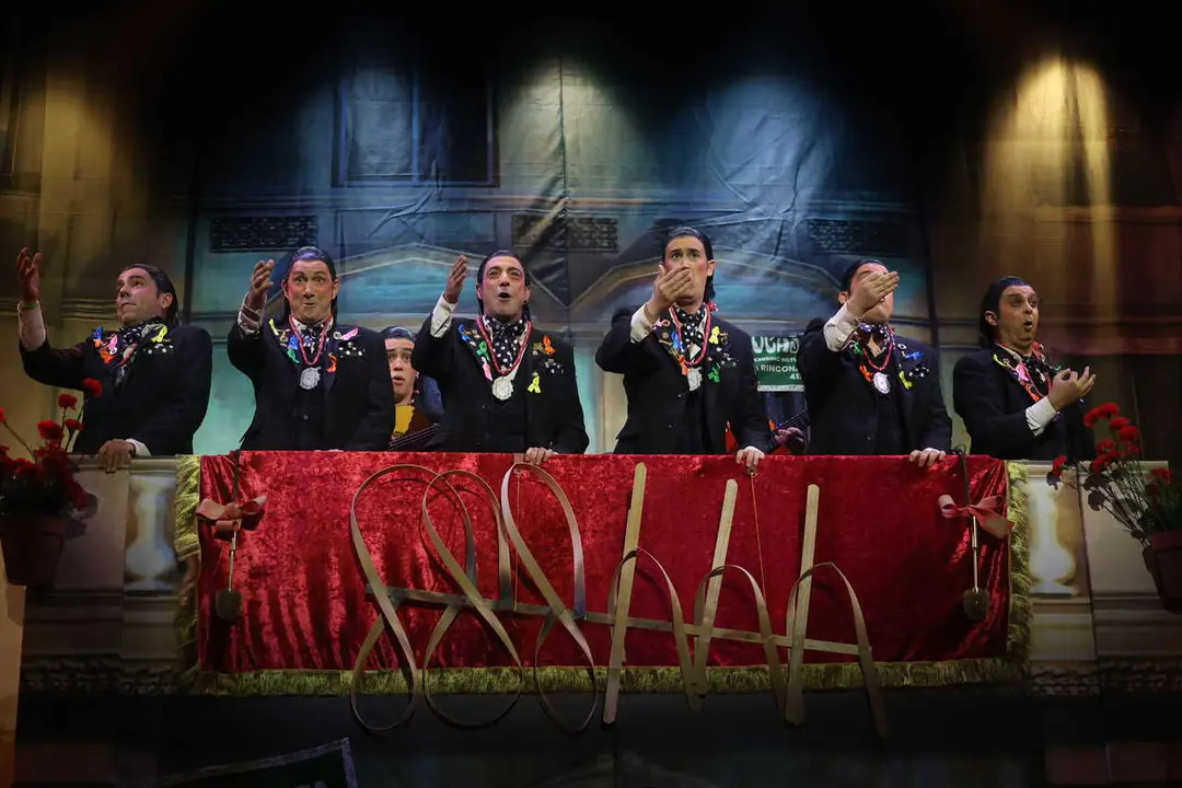 Ssshhhhh!!! (de Antonio &Aacute;lvarez 'El Bizcocho', Sevilla). Hito hist&oacute;rico, primera agrupaci&oacute;n sevillana en ganar el primer premio en la modalidad de chirigotas. A 14 de febrero de 2026 en C&aacute;diz.