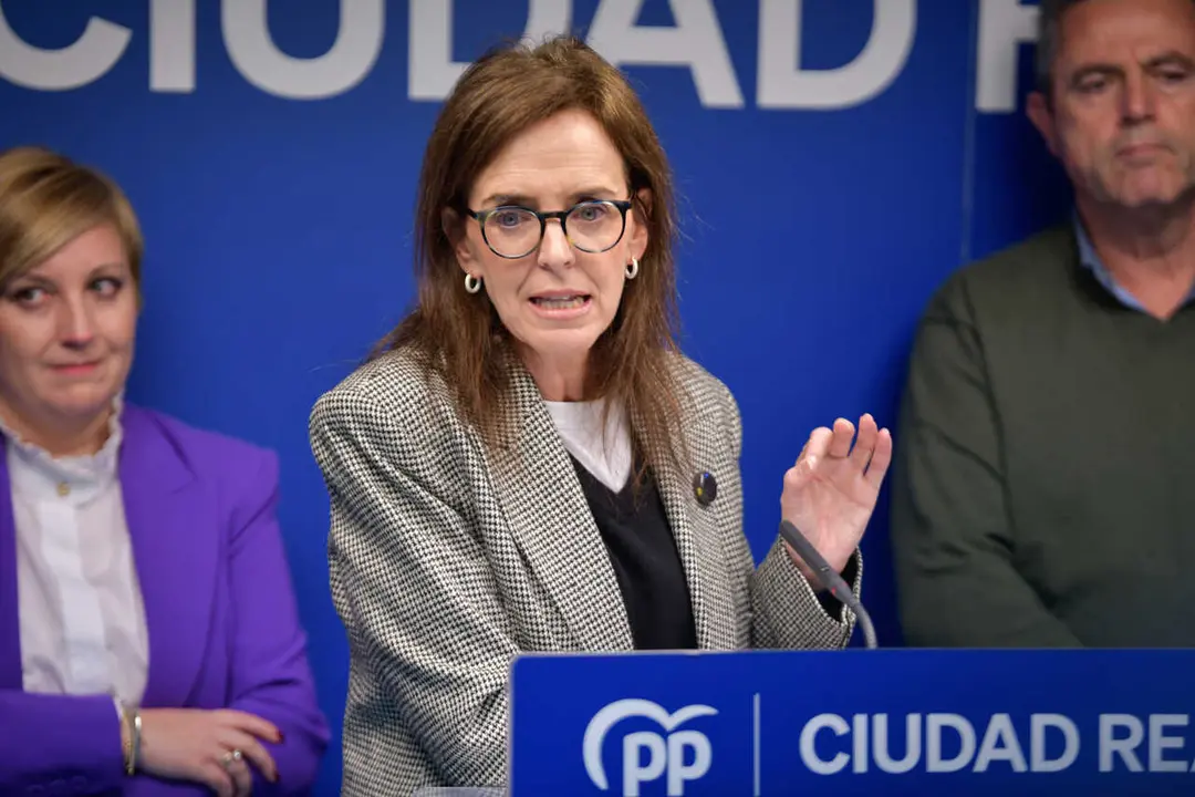 La diputada nacional Carmen F&uacute;nez durante la rueda de prensa en Ciudad Real.