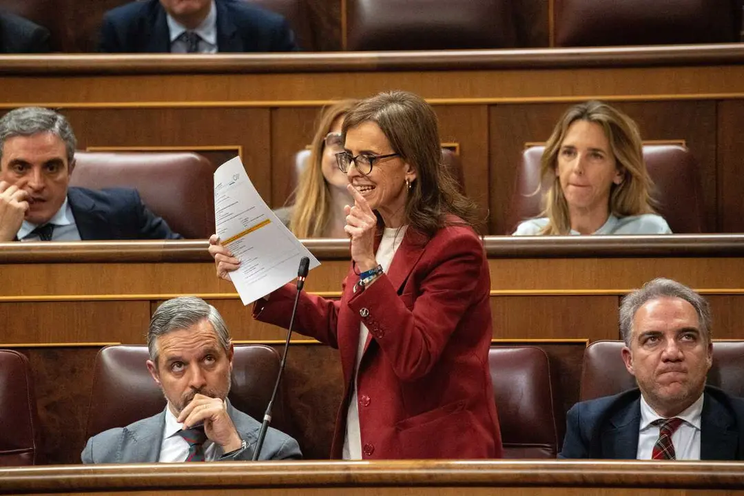 La vicesecretaria de Organizaci&oacute;n del PP, Carmen F&uacute;nez (c), durante una sesi&oacute;n de control al Gobierno, en el Congreso de los Diputados, a 11 de febrero de 2026, en Madrid (Espa&ntilde;a). 