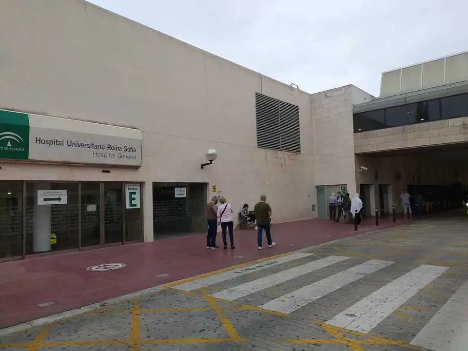   Imagen de archivo del Hospital Reina Sof&iacute;a de C&oacute;rdoba es el que mantiene ingrados m&aacute;s heridos del accidente de Adamuz.  