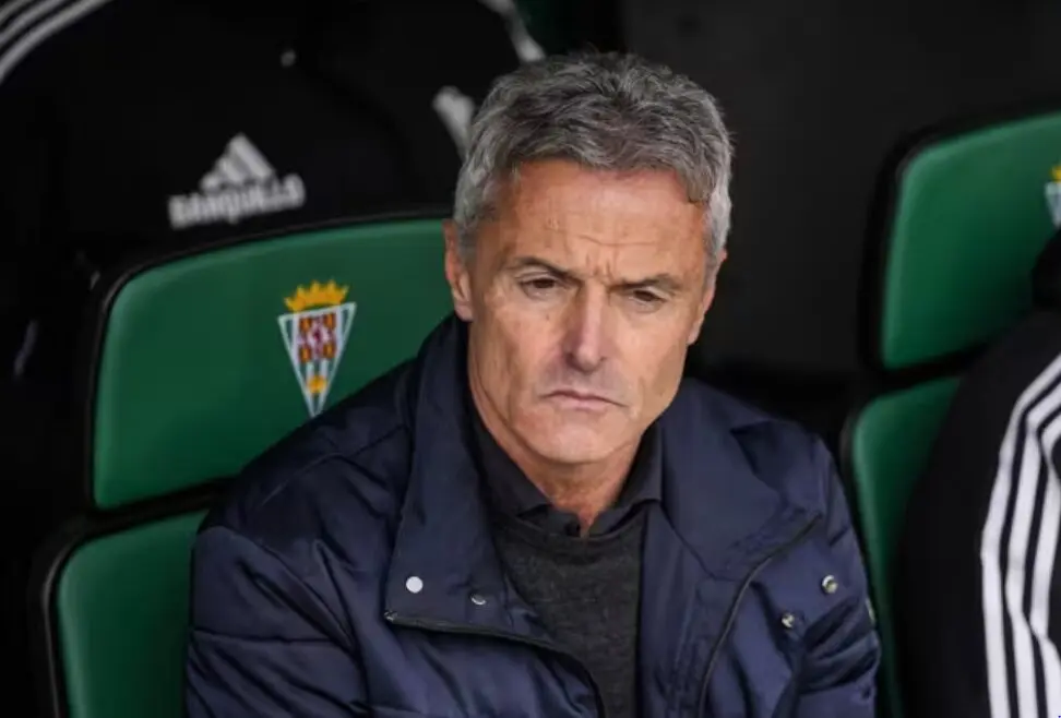 Fran Escrib&aacute; en el banquillo del Arc&aacute;ngel