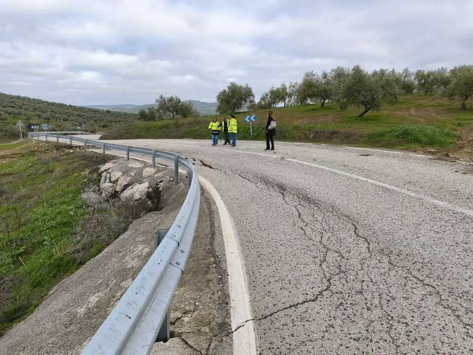  La Junta eval&uacute;a los da&ntilde;os del temporal en Baena y Priego de C&oacute;rdoba y activas actuaciones de emergencia en las carreteras afectadas 