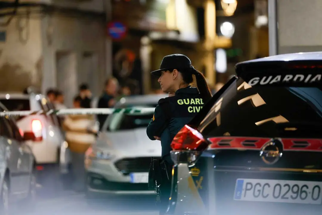 Xilxes (Castell&oacute;n) 17/02/2026
Personal del juzgado y guardias civiles junto a la casa en la que un hombre ha asesinado a su mujer y a su hija de 12 a&ntilde;os.
Fotos Carme Ripoll&eacute;s/Europa Press