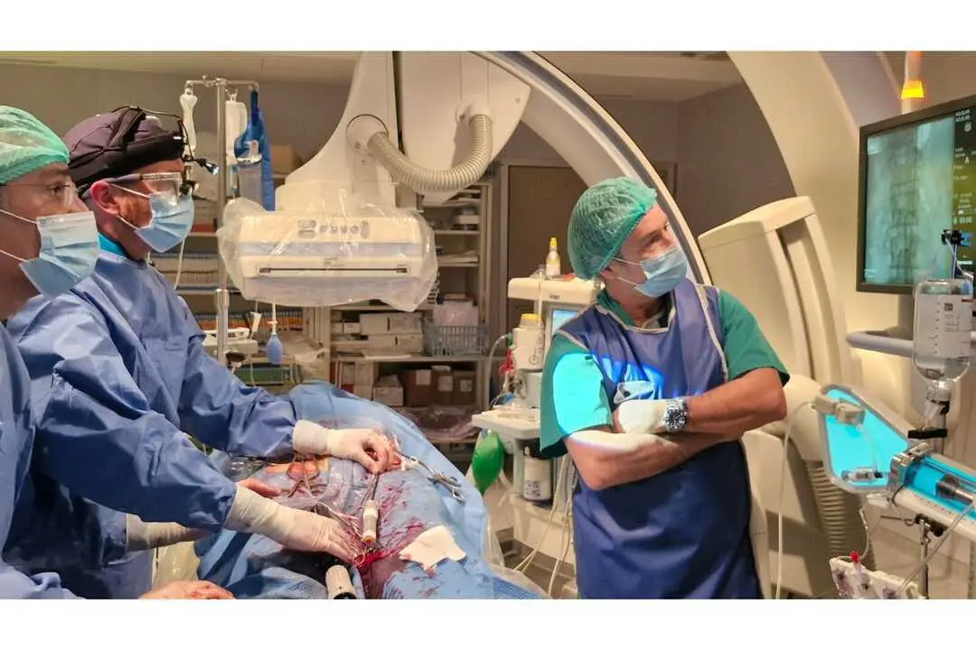  Un momento de la intervenci&oacute;n en la sala de hemodin&aacute;mica del Hospital San Juan de Dios C&oacute;rdoba 