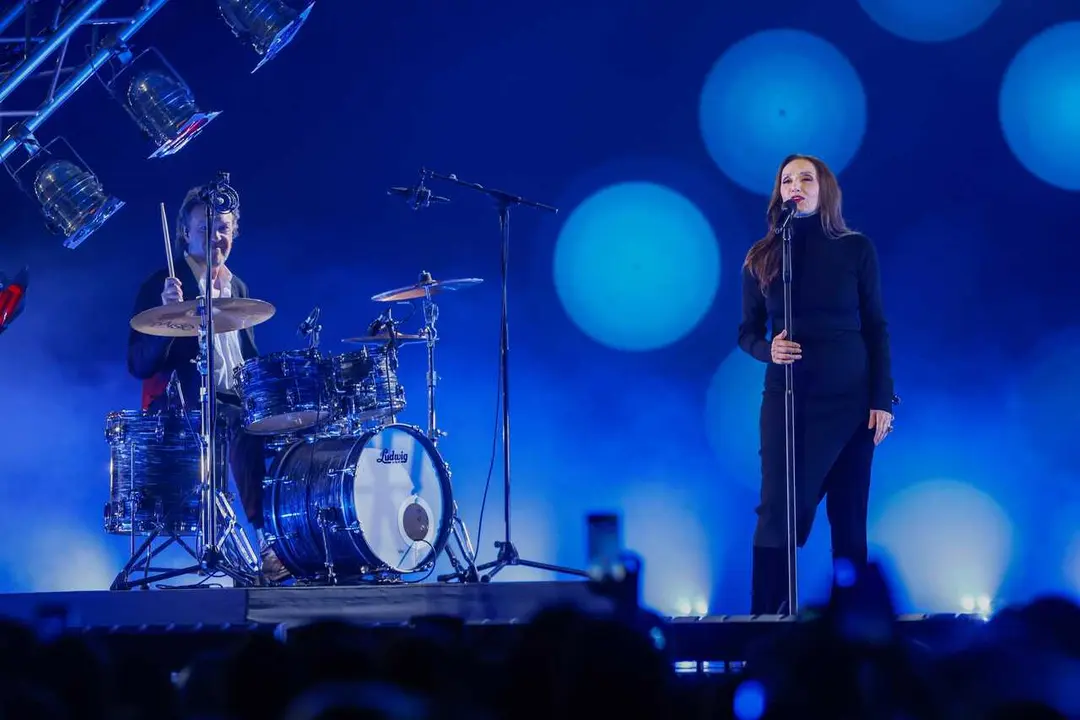 La cantante Luz Casal durante una actuaci&oacute;n.