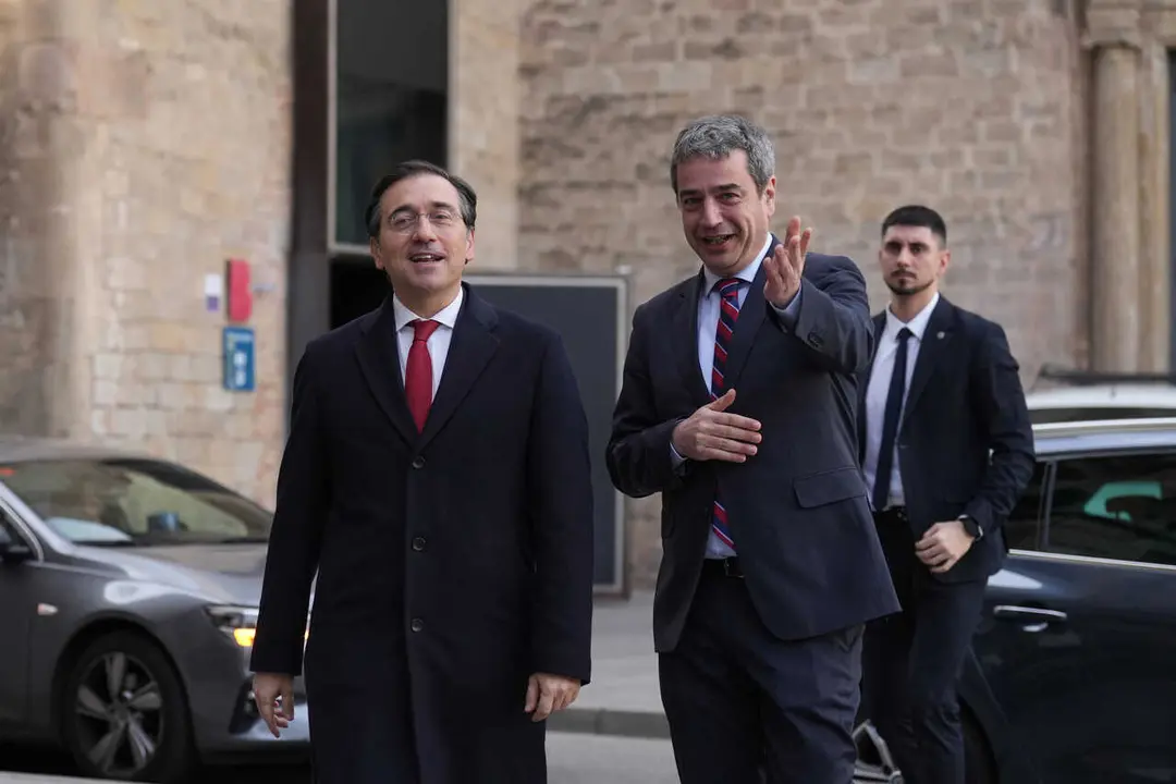 El ministro de Exteriores, Jos&eacute; Manuel Albares, y el director general de Casa Asia, Jos&eacute; Pintor.